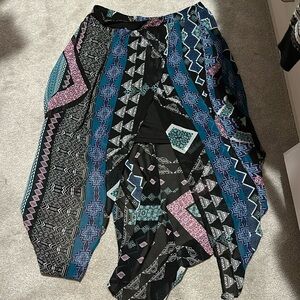 Medium Express high/low skirt multicolored, perfect used condition.